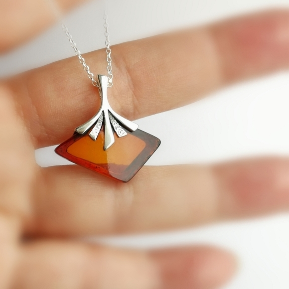 Sterling silver amber ginkgo leaf design pendant necklace 🆕 - Picture 5 of 8